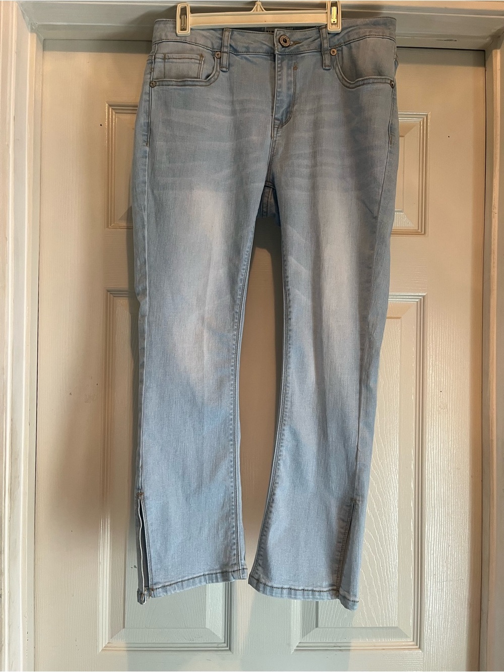 Umgee Light Wash Denim with Side Slit Hem Women’s Jeans size 27